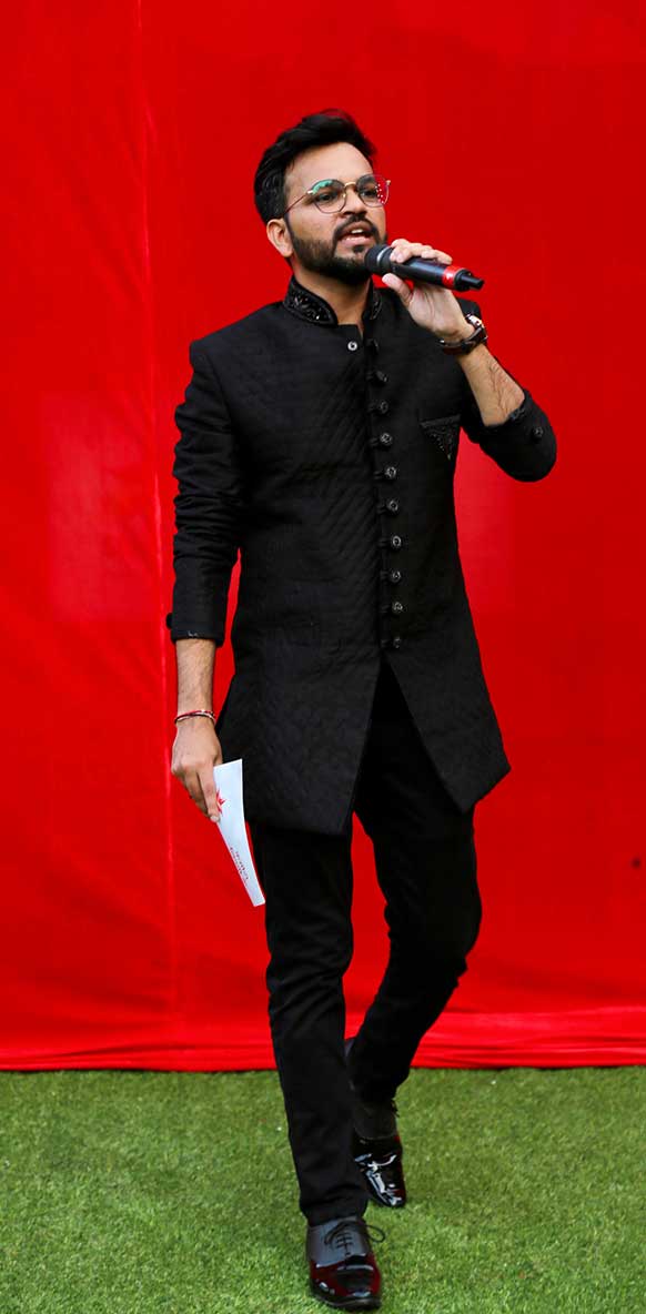Professional Anchor in Noida